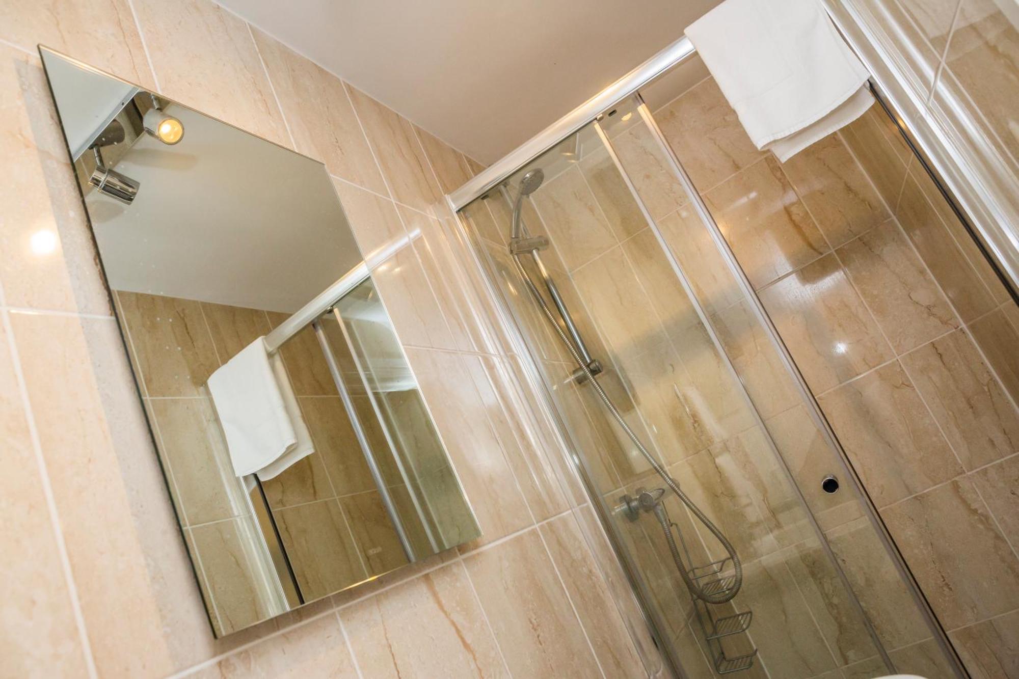 Inn The Black Swan 3*